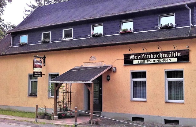 Large holiday apartment complex with 5 modern apartments, 1 of which is handicapped accessible