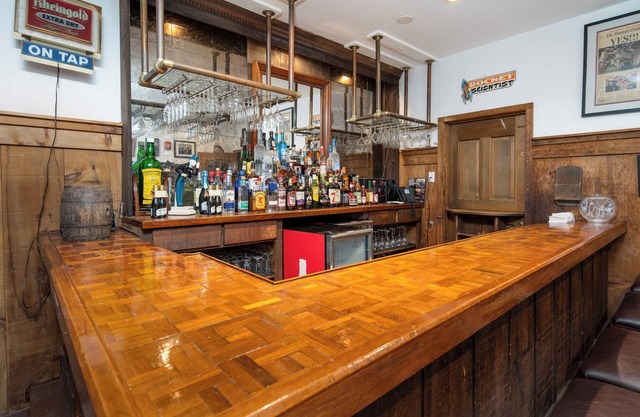 Grey Bonnet Inn
