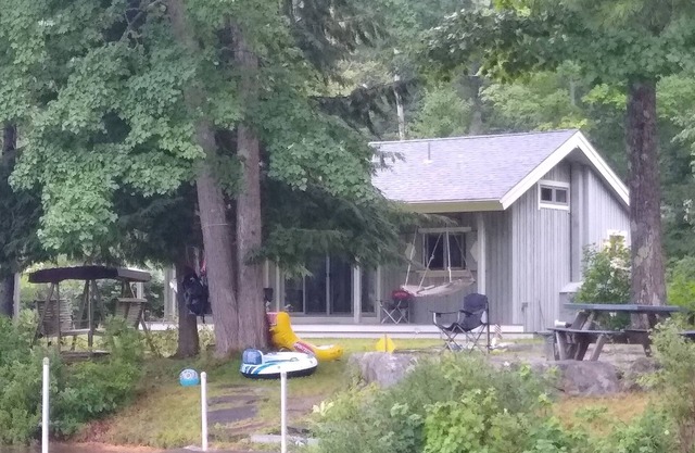 Grey Cabin with Sauna on Lake Monomonac