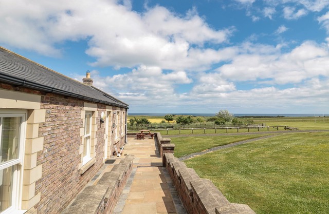 Gris Croft, EMBLETON