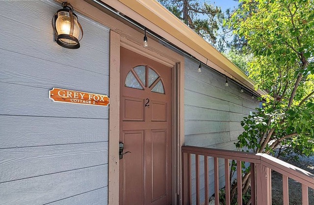 Grey Fox Pet Friendly Adjacent to Cottage 1