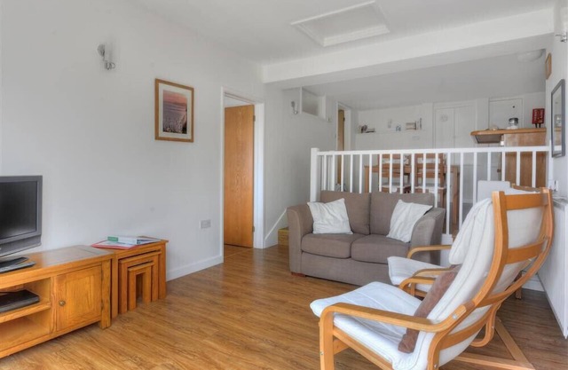 GREYSTONES FLAT, family friendly, with a garden in Lyme Regis