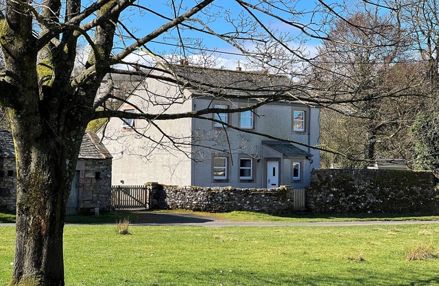 GREYWALLS, family friendly, with open fire in Maulds Meaburn