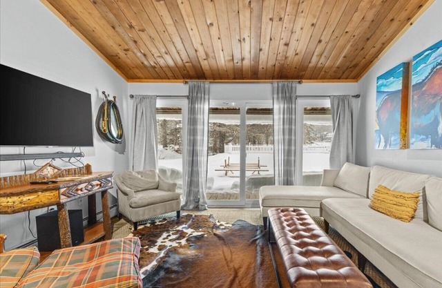 Griffin Country Lodge, Chalet 2 ~ a mile to Stowe Resort