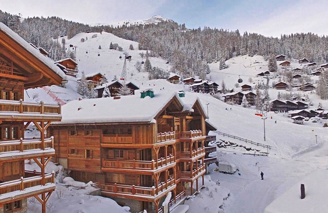 Superbe chalet penthouse, meilleur emplacement, accès direct aux pistes et au village!