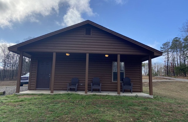 Grizzly Cabin With Wifi, Roku T.V & Star Gazing. Pets is an additional charge.