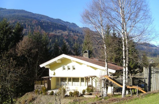 Großes Ferienhaus in ruhiger Lage - WLAN b. 9 Per.