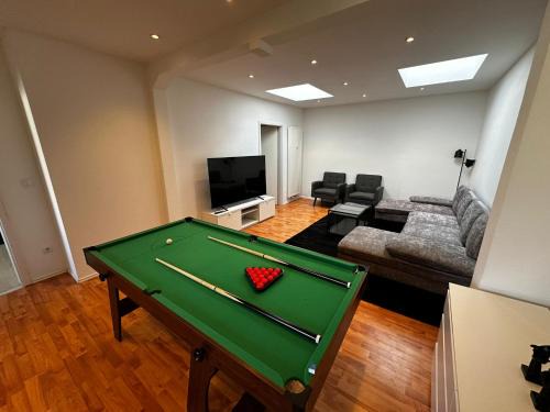 Großzügiges City Loft mit Billardtisch