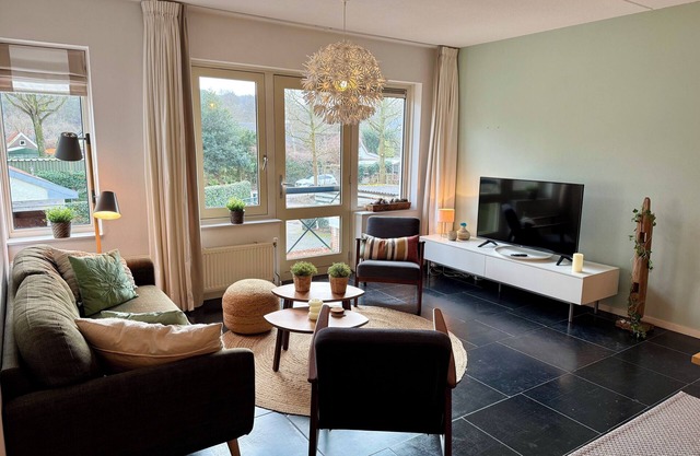 GROET: à seulement 2000 m de la plage, bel appartement de grand standing avec sauna, internet sans fil