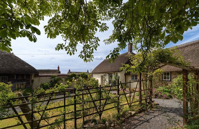 Grooms Cottage, countryside cottage sleeping 4