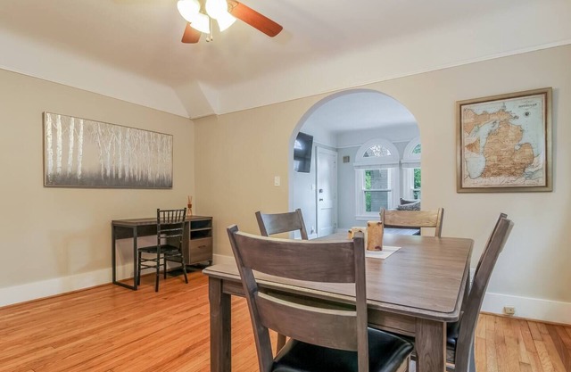904B BEACONSFIELD · ★ Grosse Pointe Luxe ★ ★ Centre-ville de Detroit Close ★
