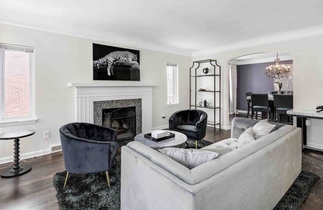 Gorgeous Grayscale Grosse Pointe 2-BR upper flat!