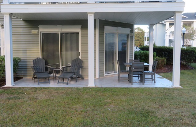 Condo avec vue sur le golf au rez-de-chaussée 2BR / 2BA