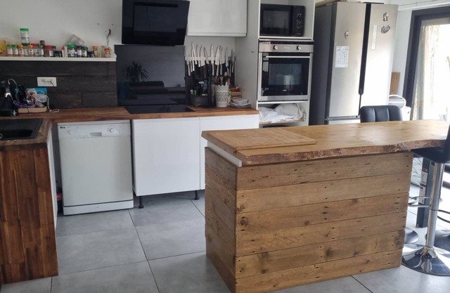 Logement en Rdc d'une grande maison avec piscine privée