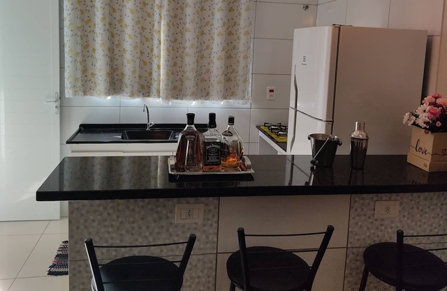 Appartement au rez-de-chaussée avec confort et intimité.