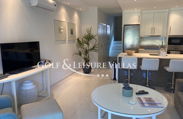 Ground floor apartment with communal pool walking distance to Vale Do Lobo beach