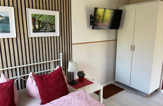 Ground floor apartment in the red house on the Baltic Sea cycle path OVS 103 new 2021 - 1-room vacation apartment (2 pers.) on the ground floor