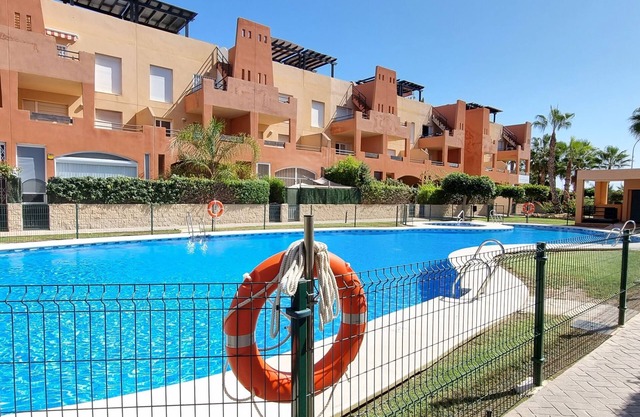 Appartement au RDC avec 2 chambres, 2 salles de bain, à 60m de la plage, WiFi