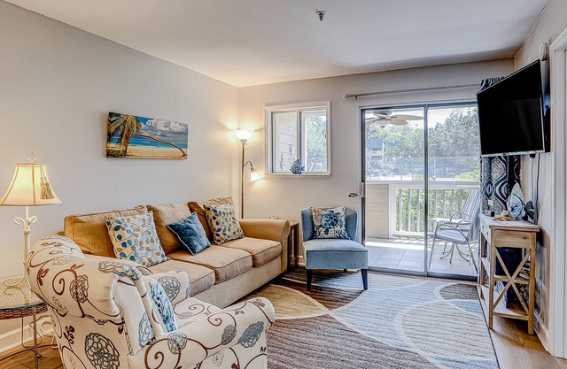 Ground-floor condo with AC, patio, pools, tennis, & beach access