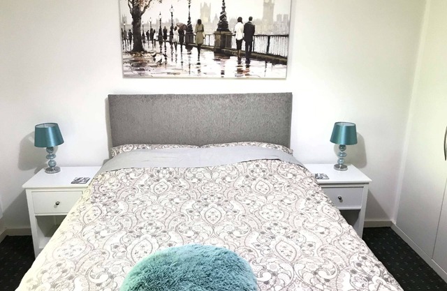 Ground Floor LA 51-Appartement-Supérieure-Salle de bain privée séparée-Vue su...