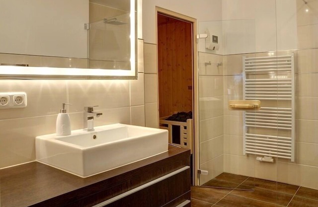 Appartement-1-Salle de bain privée séparée-Vue sur la marina