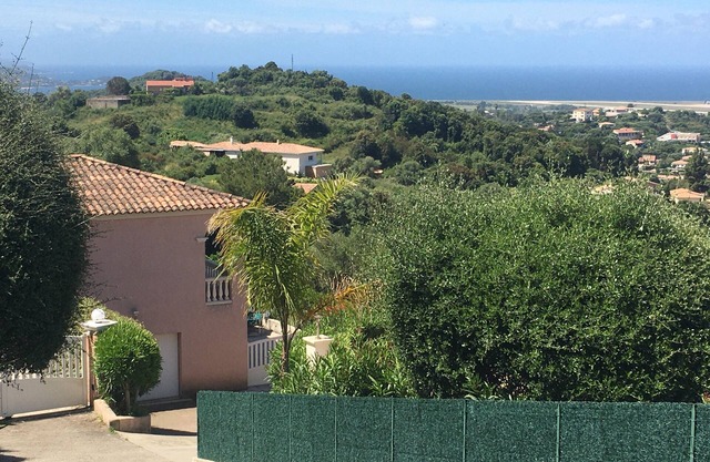 Entre Porticcio et Ajaccio T2 or T3 rez villa 4/5 p- Clim vue mer