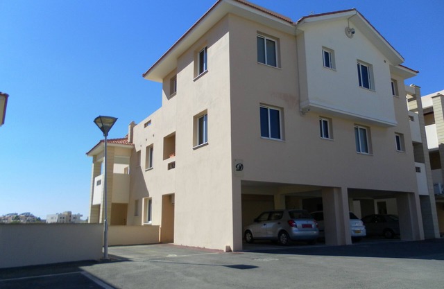 Rez-de-chaussée avec jardin, appartement de luxe, 4 couchages, des courts de tennis, wifi. UN C