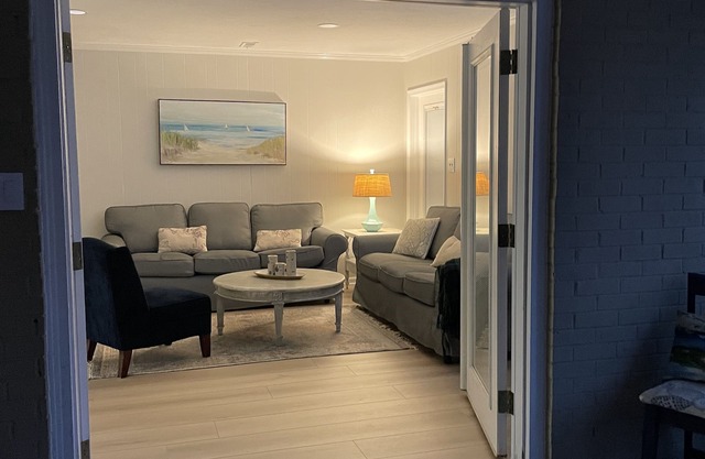 Ground level Beach Rental NEW ADA bathroom & bedroom.