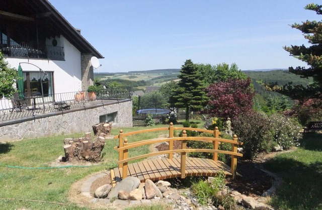 Logement plain pied et séparé avec vue, périphérie idyllique du village