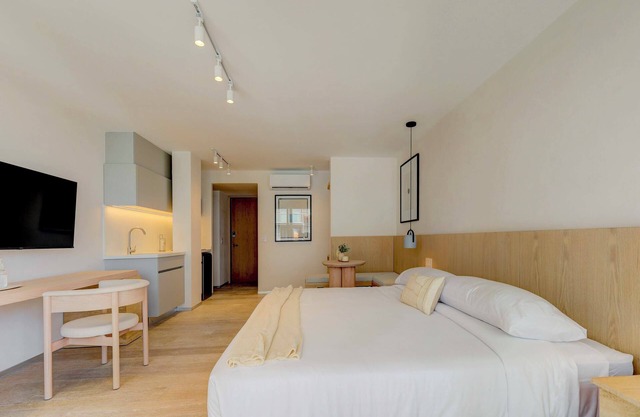 Group-Friendly: comfortable and accessible lockoff