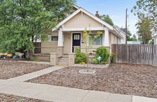 Group-friendly home in eclectic Garland District