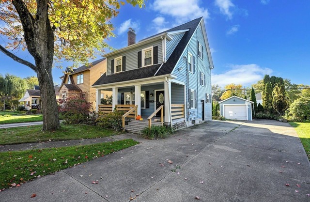 KC's Retreat - Free Wi-Fi, HD TVs, King Bed, 6-Seat Dinning, Bonus Room!