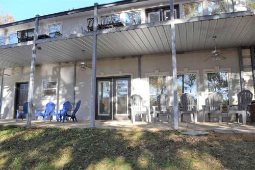 Group Getaway by the Lake: Pet-Friendly Rental with Boat Dock in Picturesque Cullman County