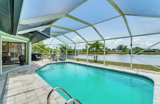 Group Getaway: Luxe Lakeside Gem in Port Charlotte