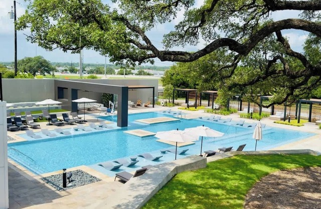 Group Ready ATX Gateway | Pool & Gym| Near Domain
