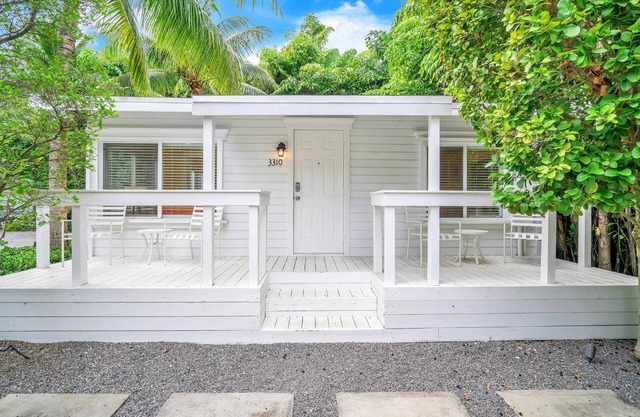Grove Bay 2/1 Gated Cottage | Near Downtown & Brickell