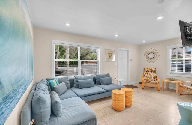 Grove Bay Bungalow 2/2 | Gated Cottage Walk to Bay