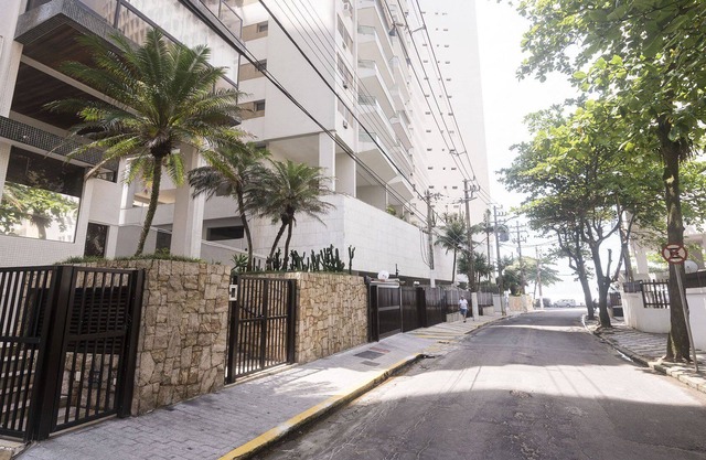 Guarujá Pitangueiras, Morro do Maluf, 4 dortoirs avec 2 suites, à 30 mètres de la plage.