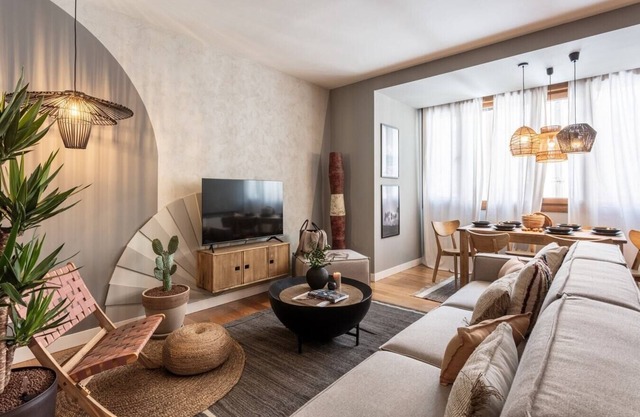 Guban - 2 bedroom and balcony in Azca