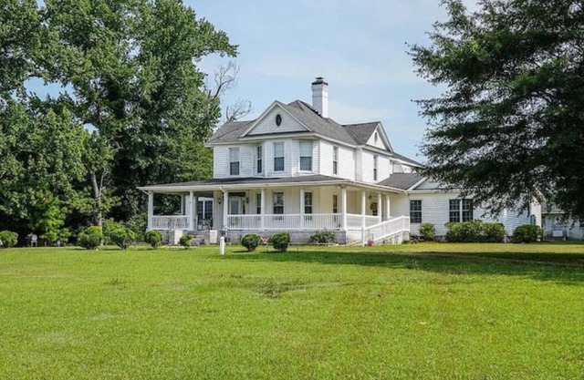 Guest apartment at Historic home on 30 minutes from Lake Gaston