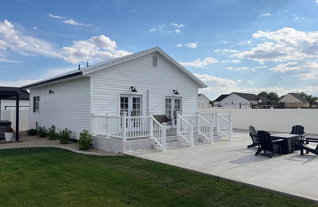 Charming 2/2 apartment with AC, WiFi Netflix,Hulu,prime max tesla charger