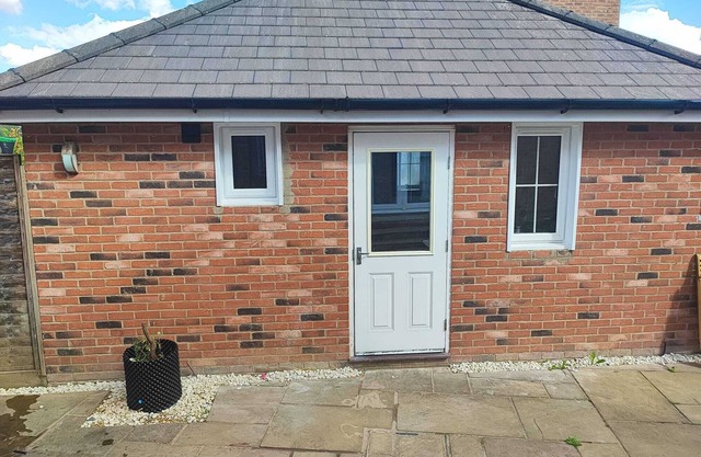 Guest House is Located in Andover. Suitable for Singles / Couples