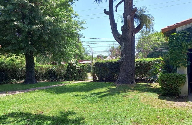 Casa de Huéspedes Muñiz, parque 1000m2 20m2 cub. baño c/ducha pileta desmontable