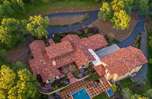 Maison de transport à la Villa sur 4 hectares avec grande piscine et vignoble en activité