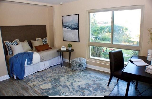 guest house with share bathroom and private entrance , kitchenette