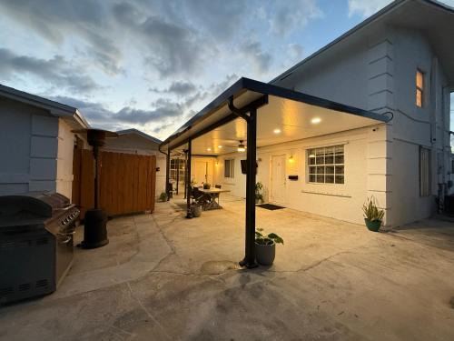 Guest houses West Palm Beach 2BR or 1BR