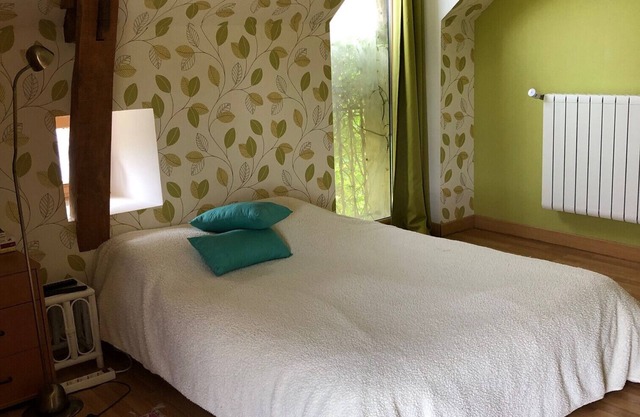 Guest Room 'Cocon' with Shared Garden and Wi-Fi