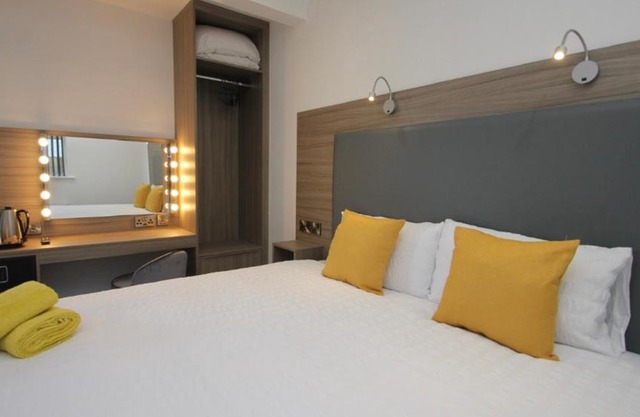 Guest Rooms @ 128
