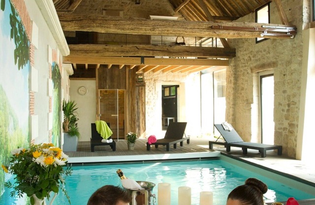 Chambres d'hôtes avec jacuzzi piscine chauffée hammam sauna privatif Romance
