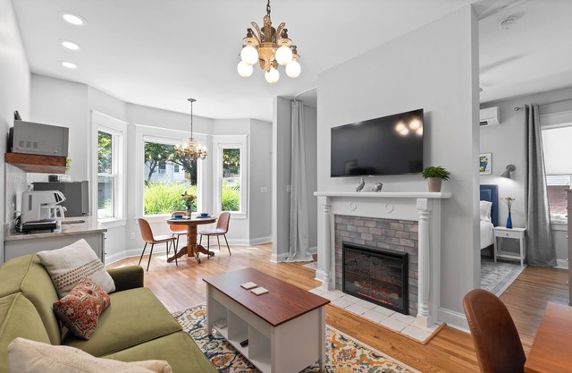 Guest suite close to James River and hiking/biking trails